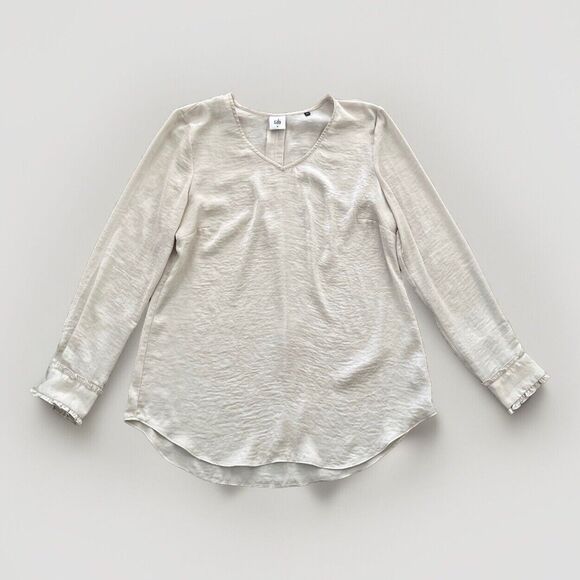 Cabi Blouse Ruffled Long Sleeves V Neck Satin Size M Off White Silk Feel Top - Picture 2 of 10